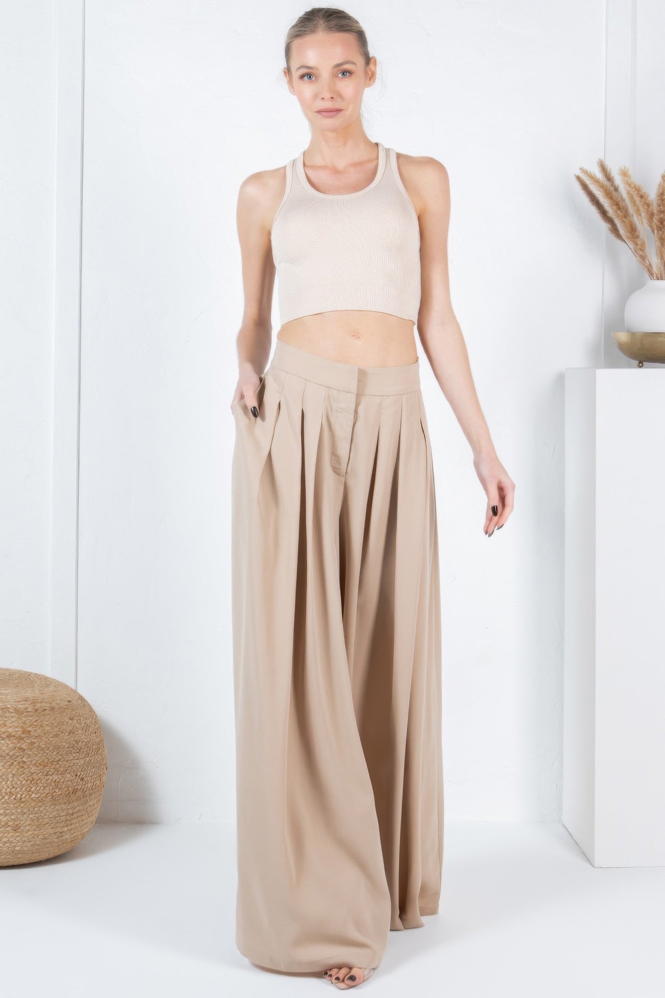 Large Hem Wide Leg Pleated Solid Pants - That Janis Style