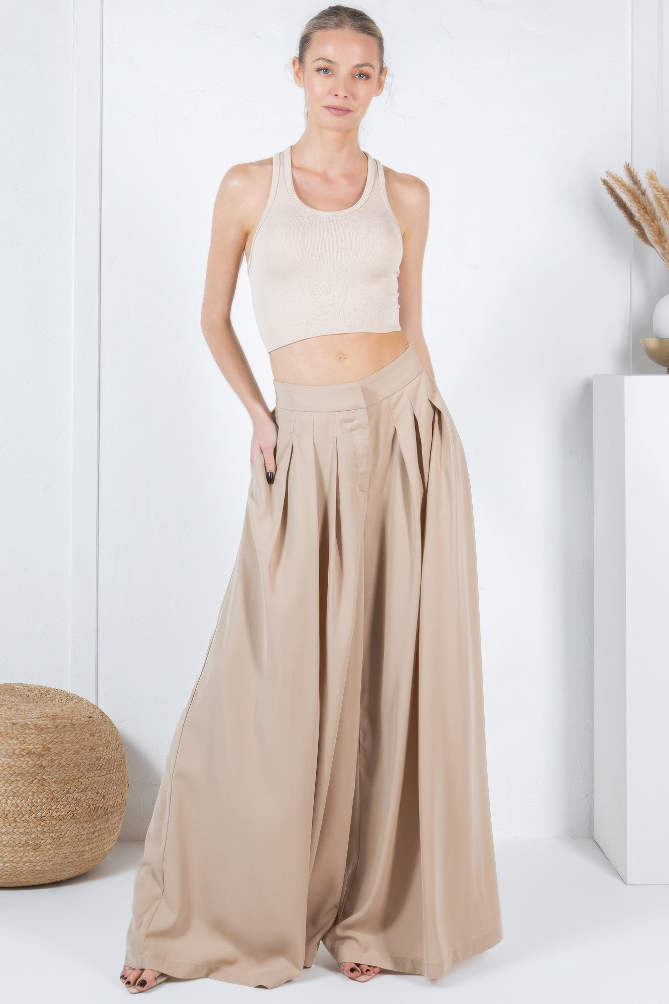 Large Hem Wide Leg Pleated Solid Pants - That Janis Style