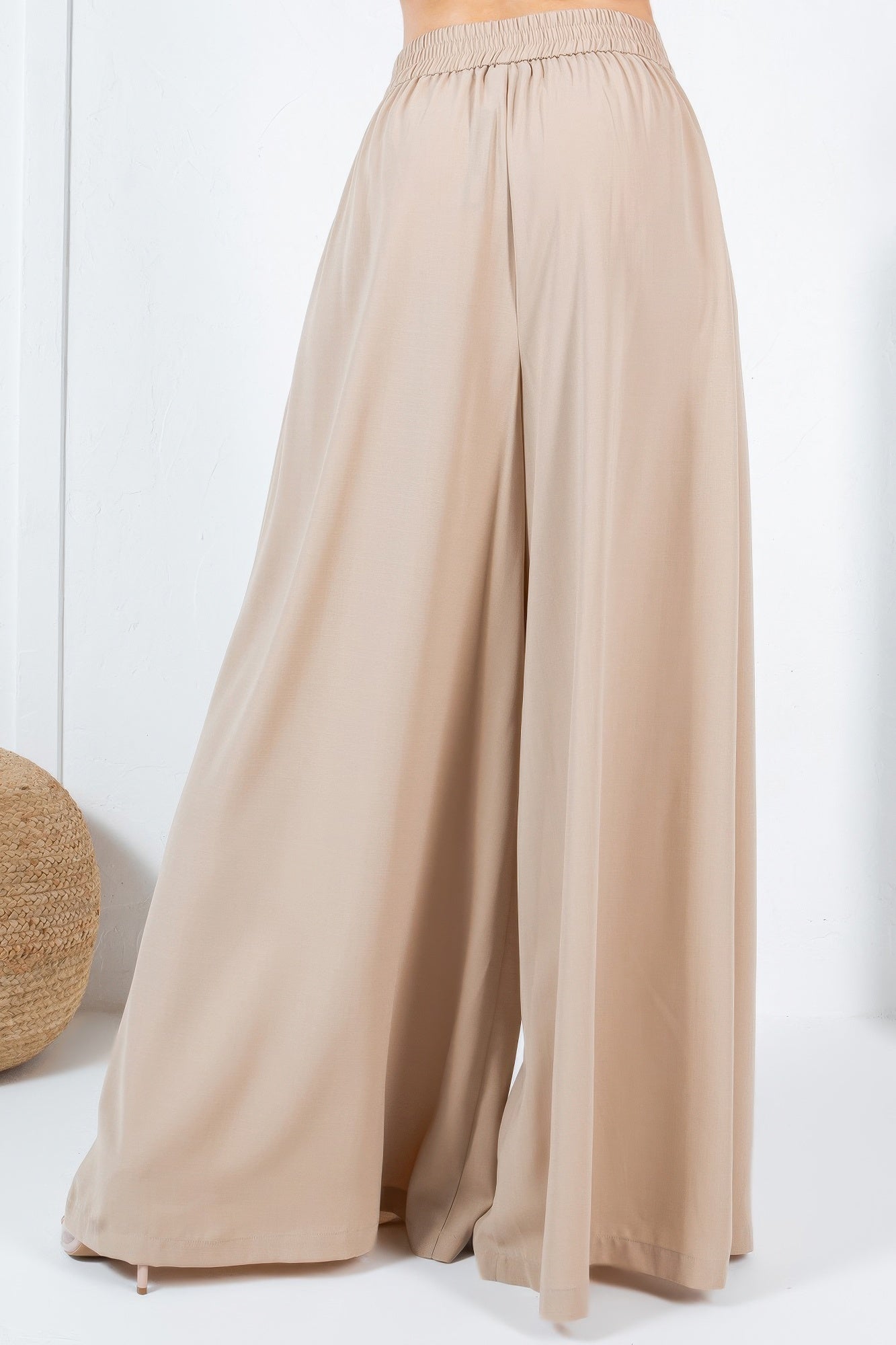 Large Hem Wide Leg Pleated Solid Pants - That Janis Style