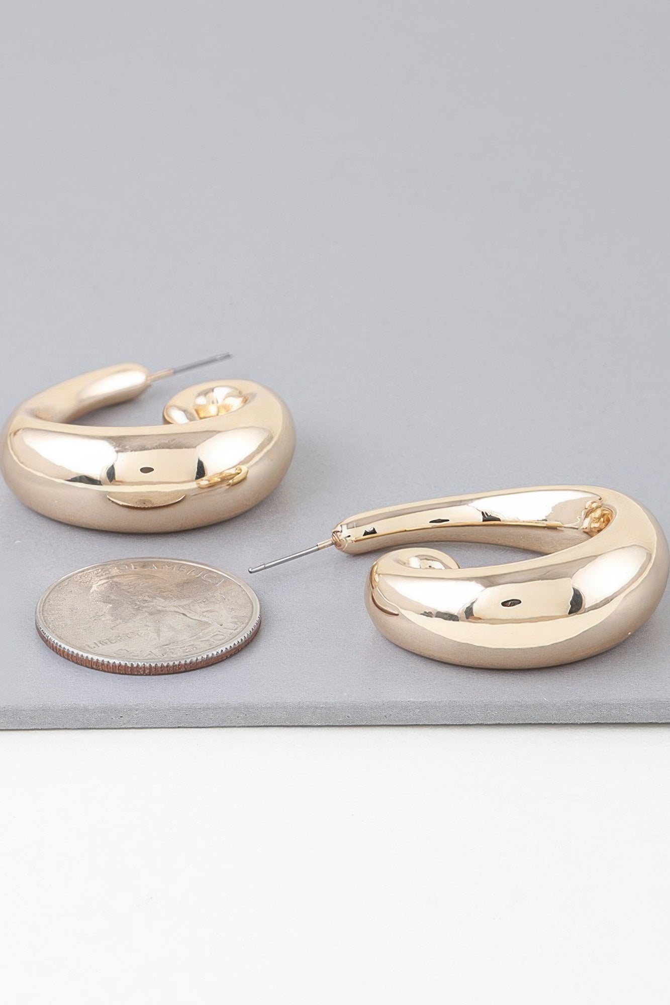 Shiny Wave Curl Hoop Earrings - That Janis Style