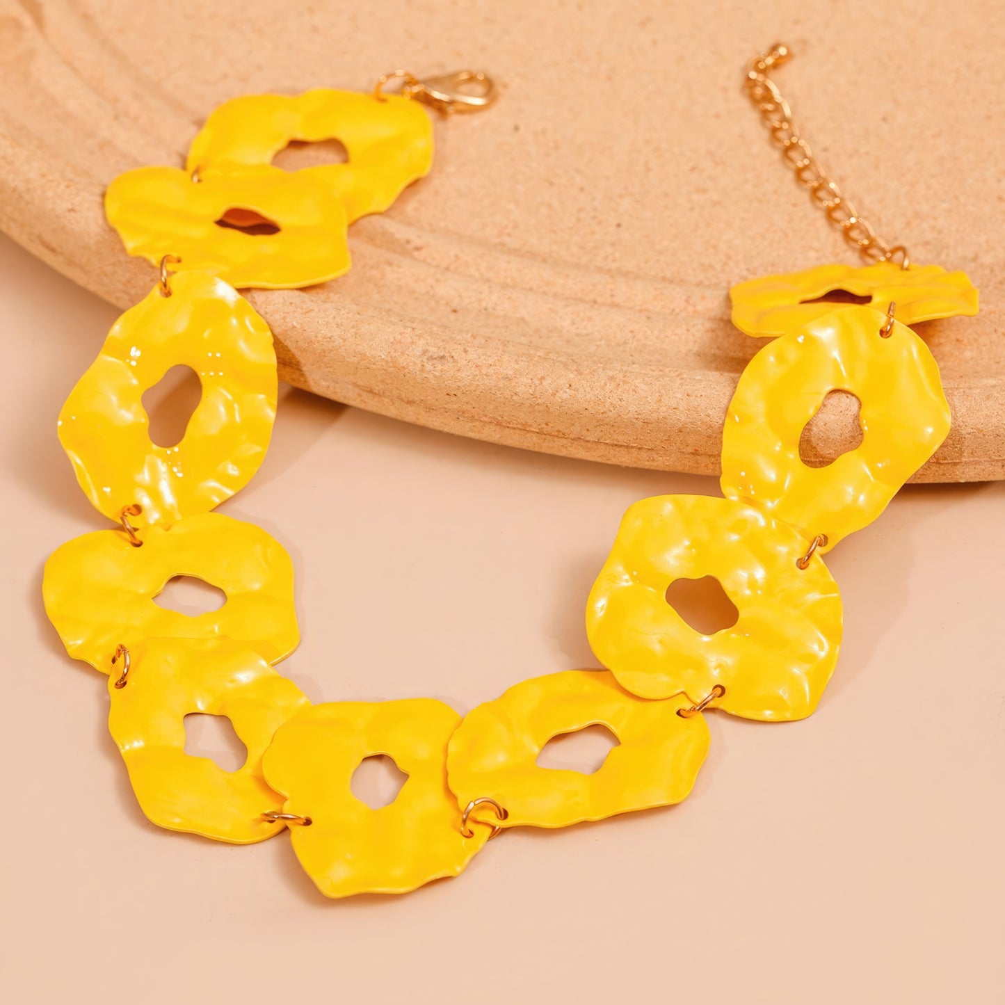 Hammered Color Metal Round Necklace - That Janis Style