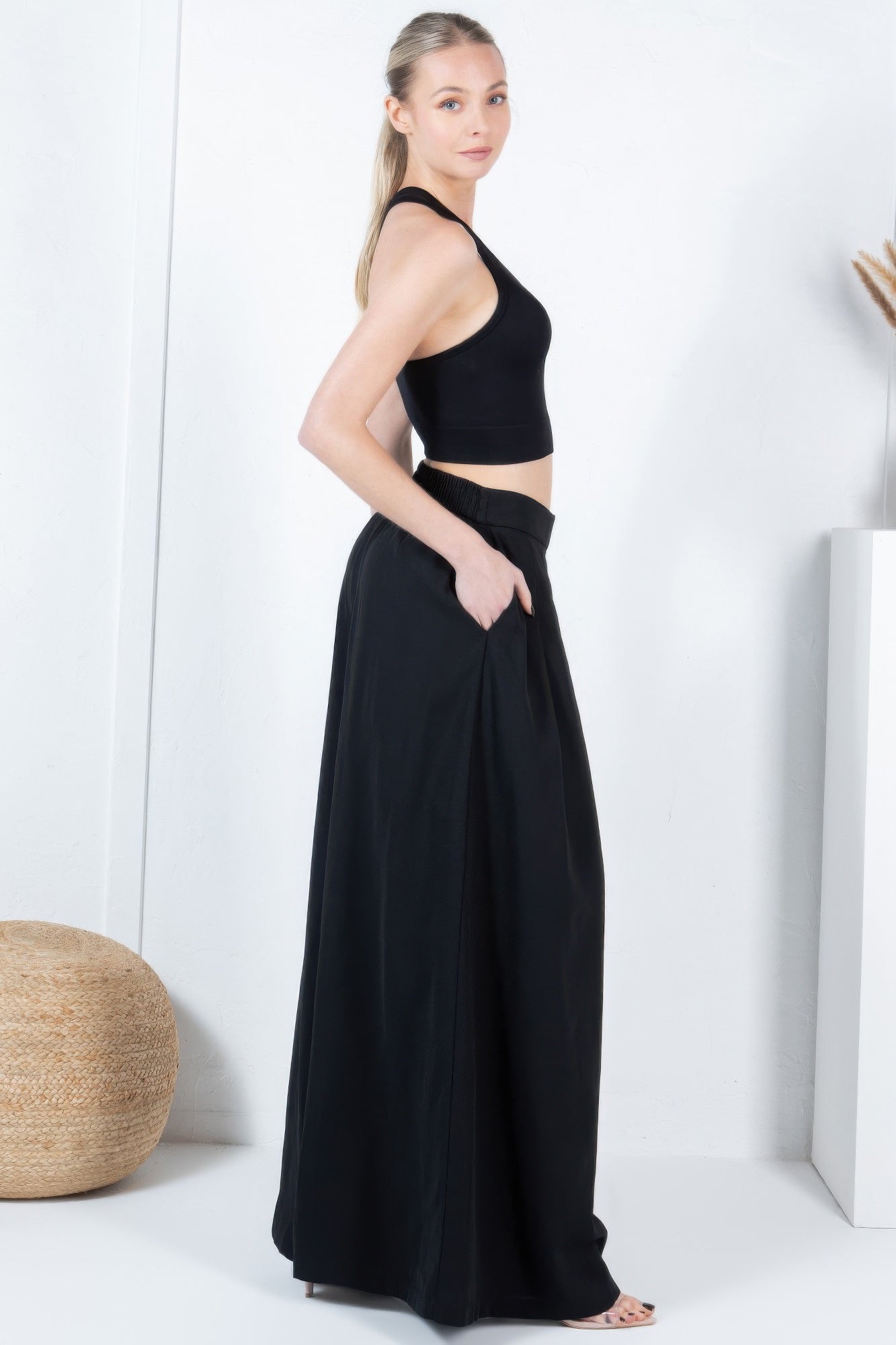 Large Hem Wide Leg Pleated Solid Pants - That Janis Style